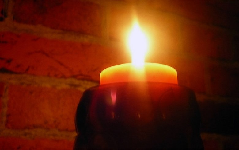 image FlickeringCandle.jpg (43.4kB)